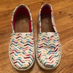 White Floral Chevron Toms - size 2